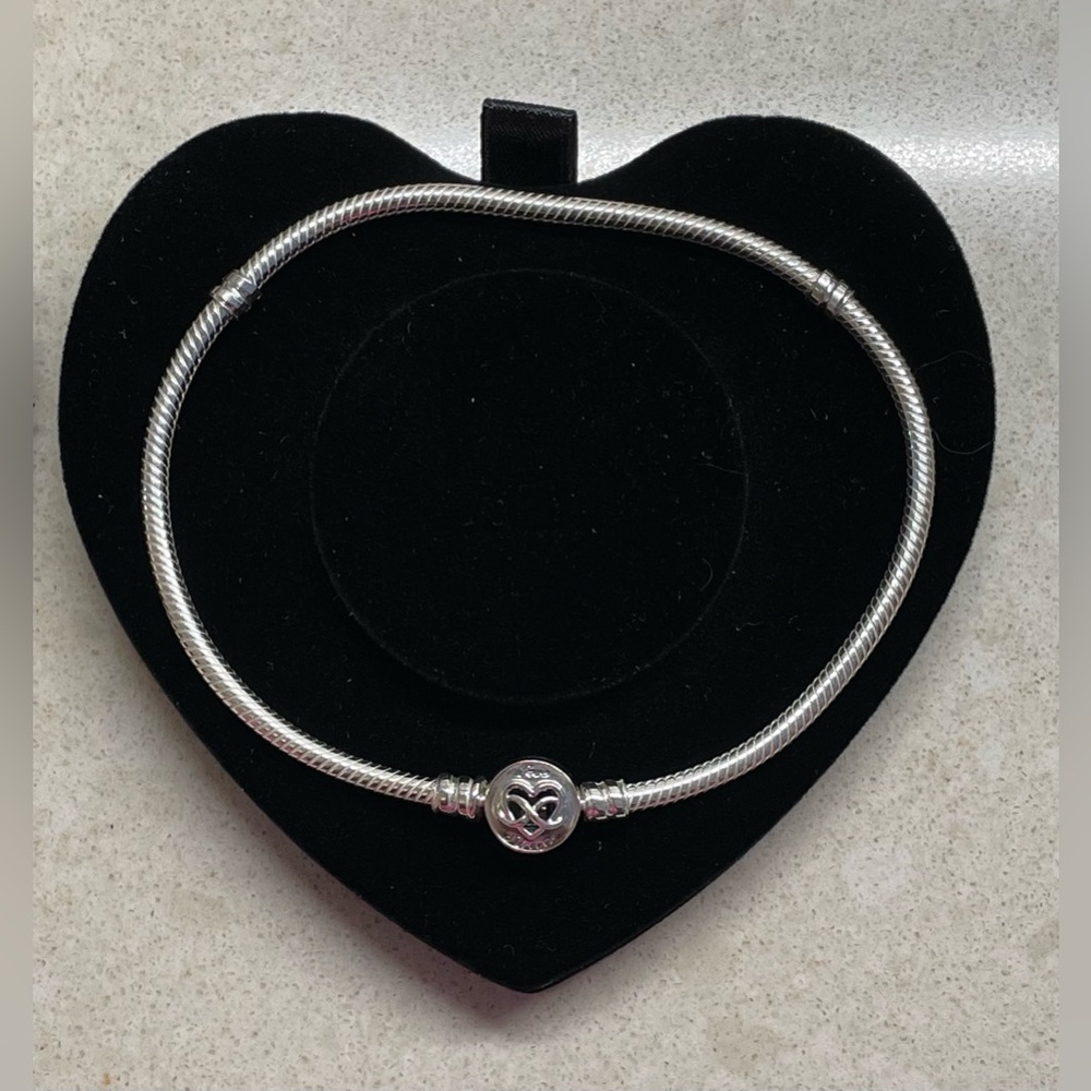 NEW✨Set✨Pandora Moments Love Forever Clasp Snake Chain Bracelet with Jewelry Box